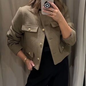 Zara CROPPED FLAP JACKET
LIGHT KHAKI 0/3046/578/506/02 size small